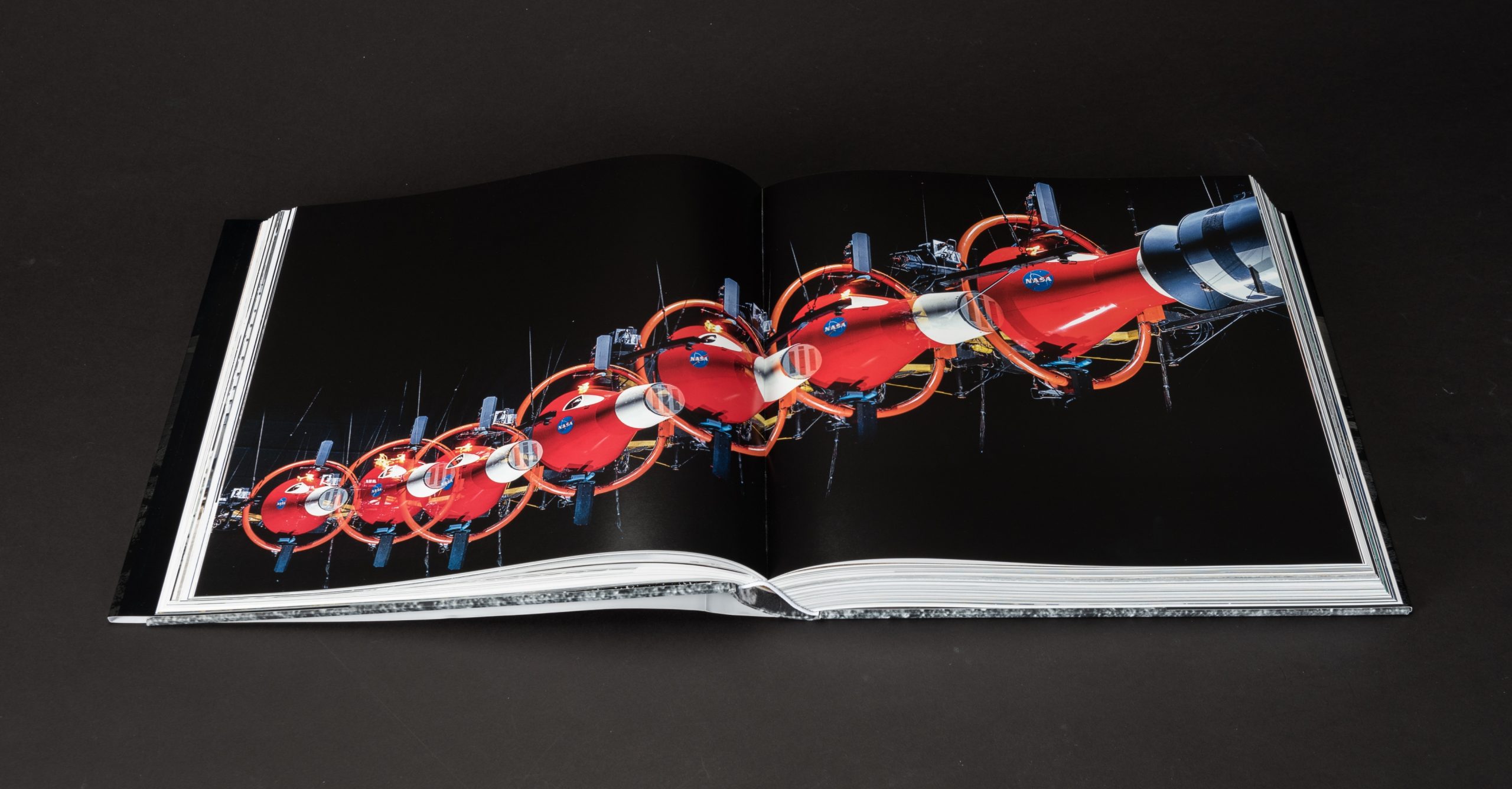 The NASA Archives. 60 Years in Space Artron