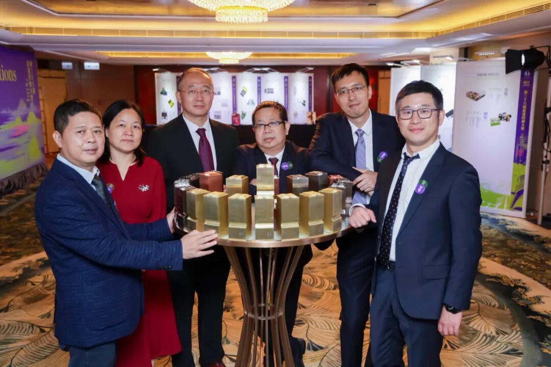 合照 2025香港印制大奖 {{brizy_dc_image_alt imageSrc=